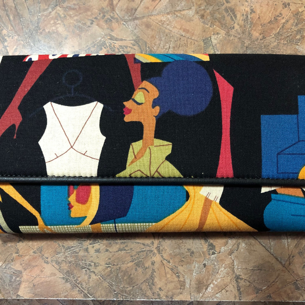 💙💜HOST PICK💜💙Retro Design Clutch Wallet - NEW